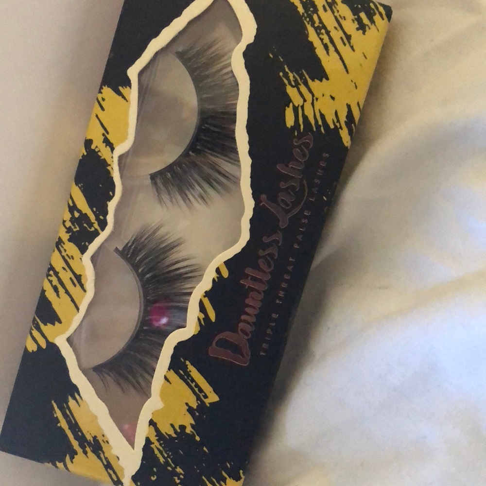 LA Splash Dauntless lashes in Snatched